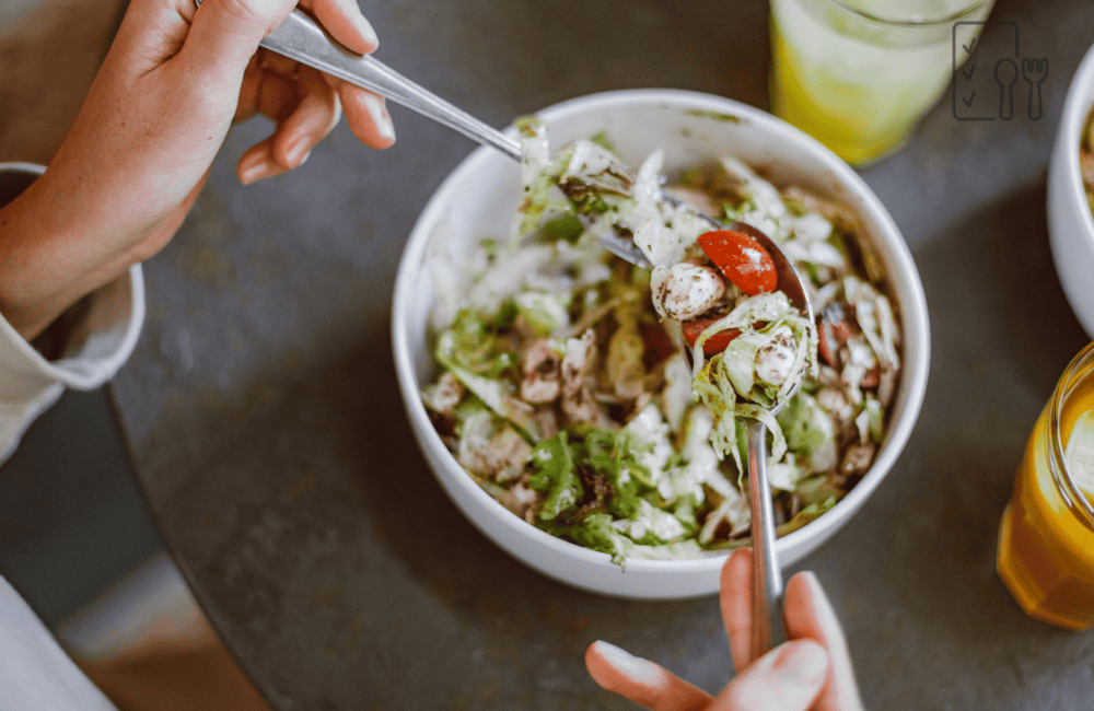 A picture of a salad that's beneficial for working out.